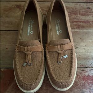 Skechers Tan Knit and Suede Slip-On Loafers with Tassel